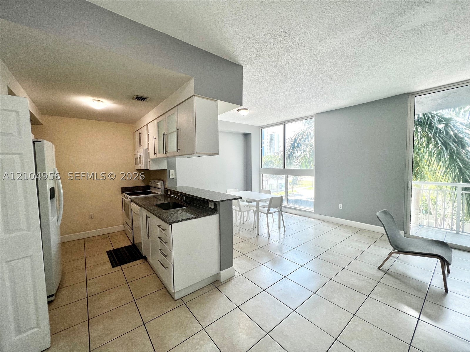 275 NE 18th St 305