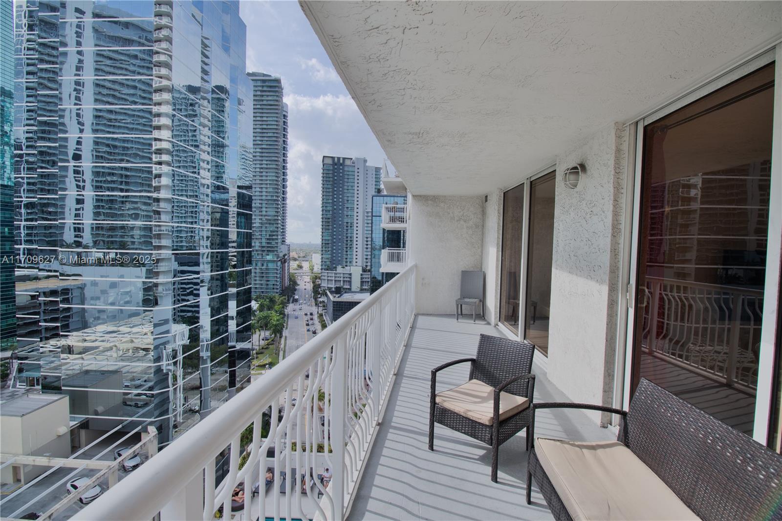 1200 Brickell Bay Dr 1919