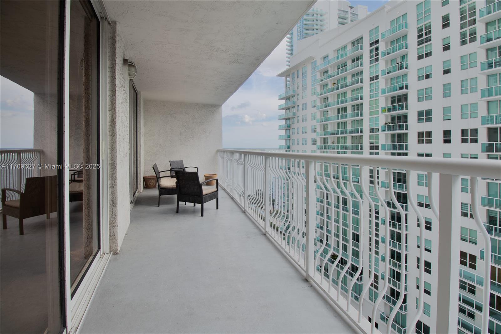 1200 Brickell Bay Dr 1919