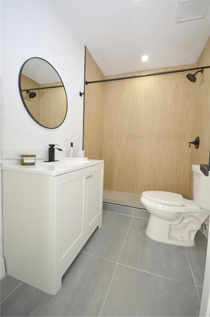 LAUDERDALE MANOR - Residential