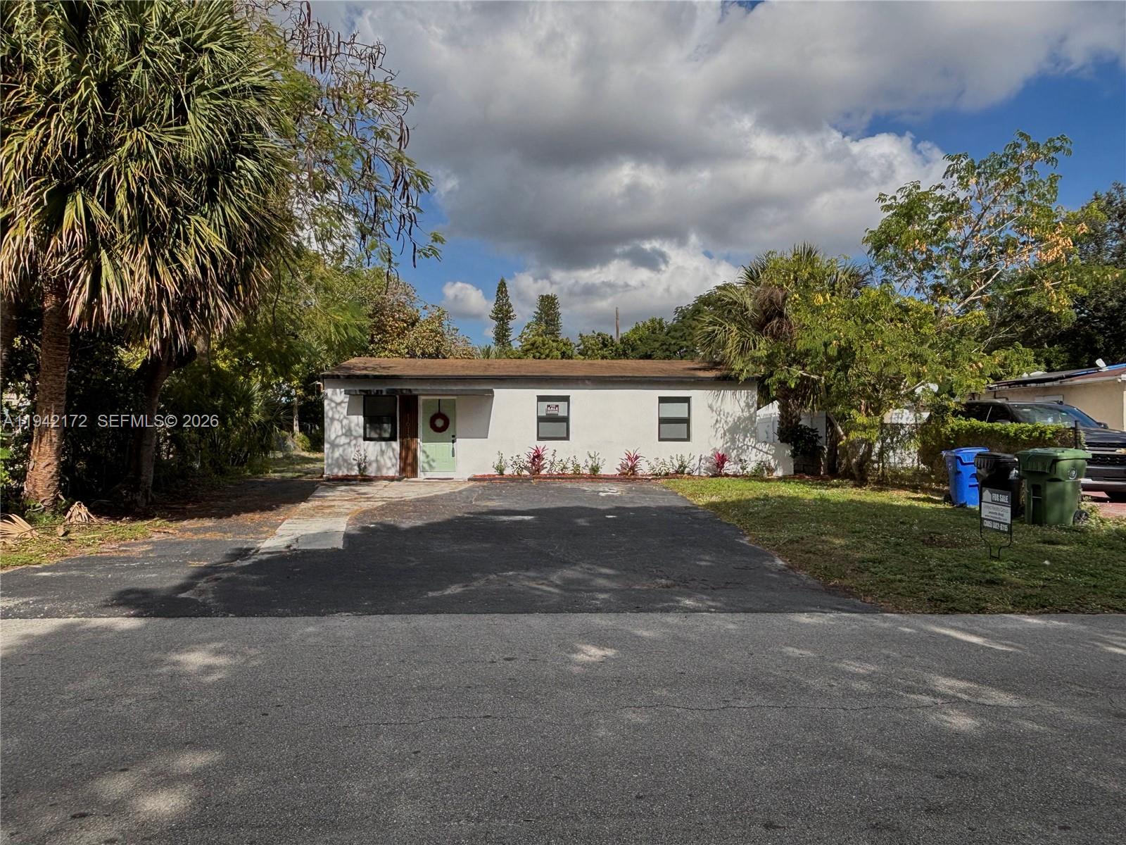 LAUDERDALE MANOR - Residential