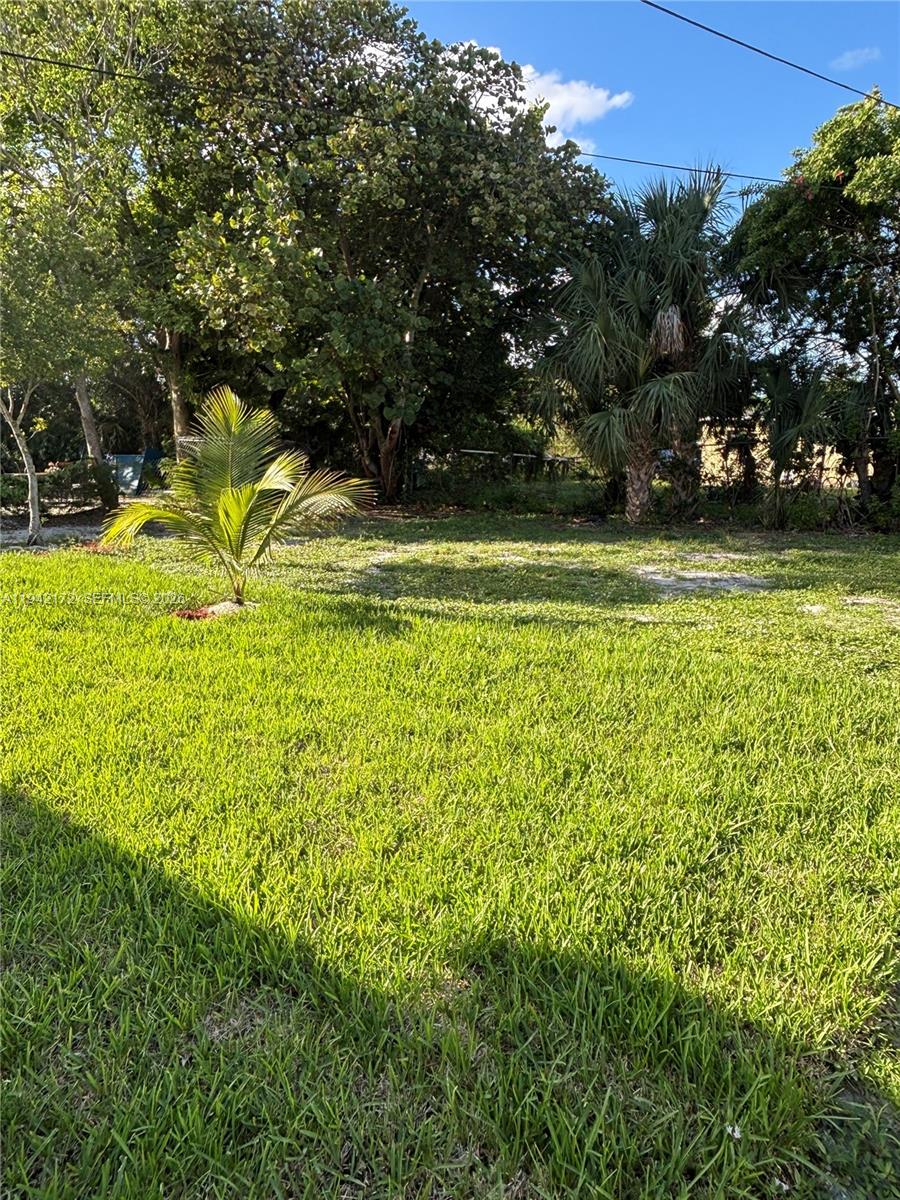 LAUDERDALE MANOR - Residential