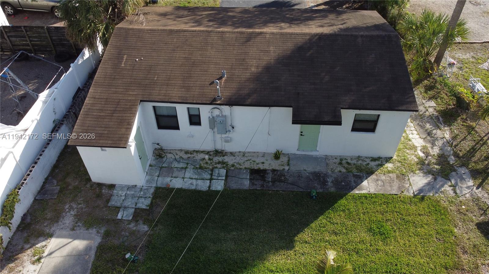 LAUDERDALE MANOR - Residential