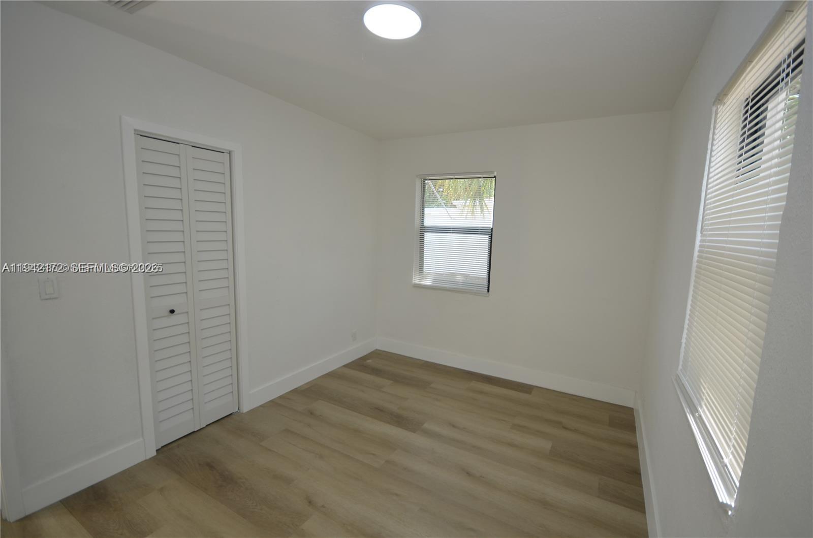 LAUDERDALE MANOR - Residential