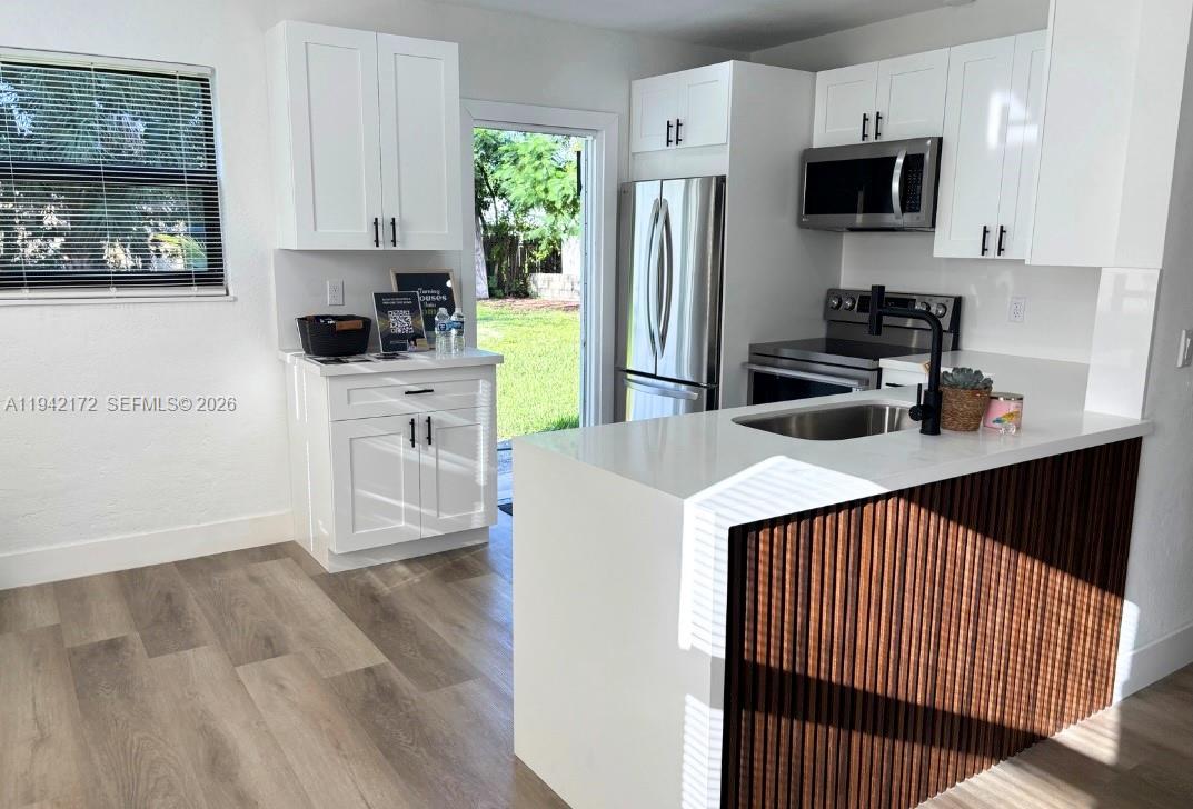 LAUDERDALE MANOR - Residential