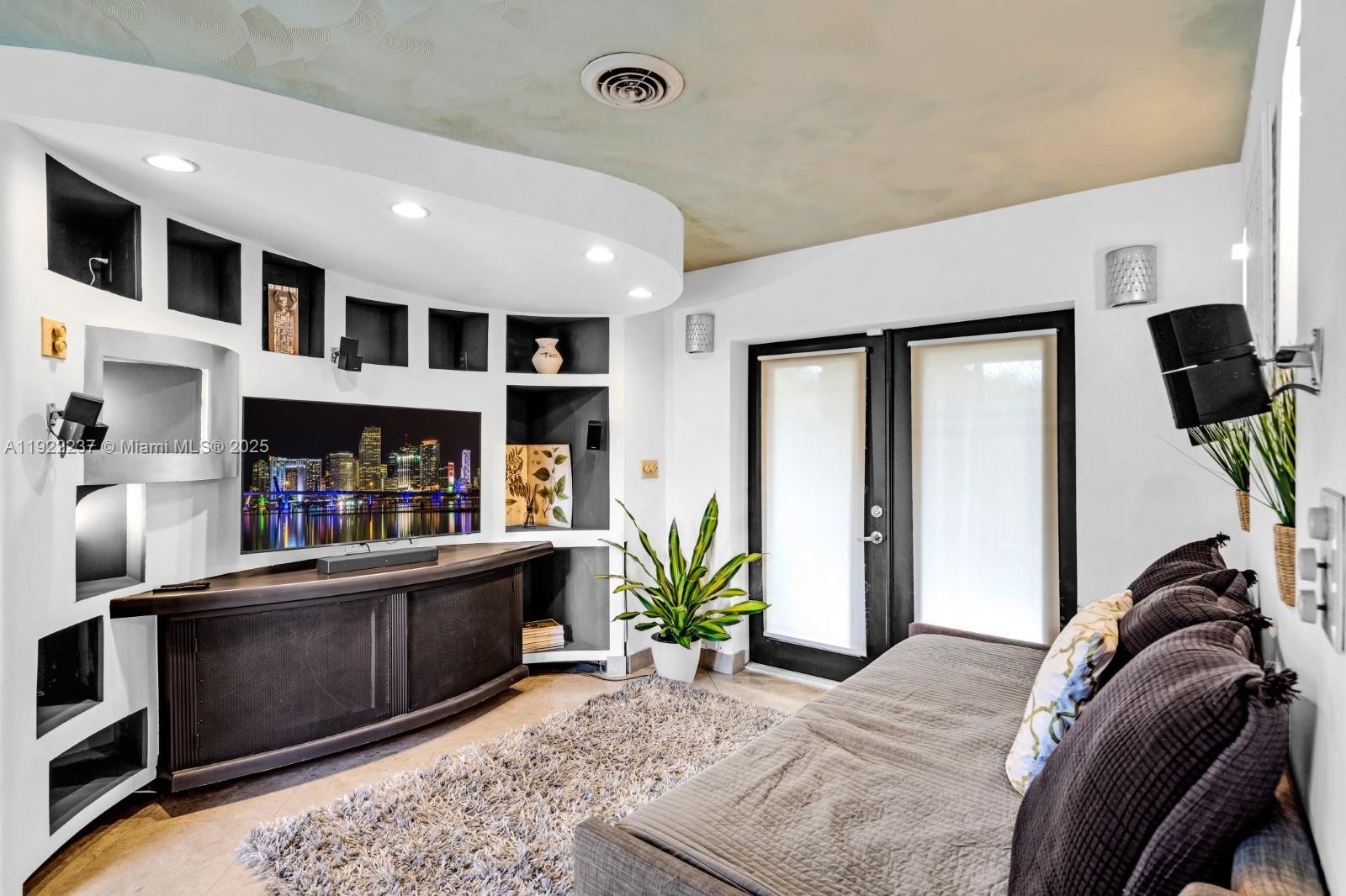 ROYAL PALM ACRES FIRST SE - Residential