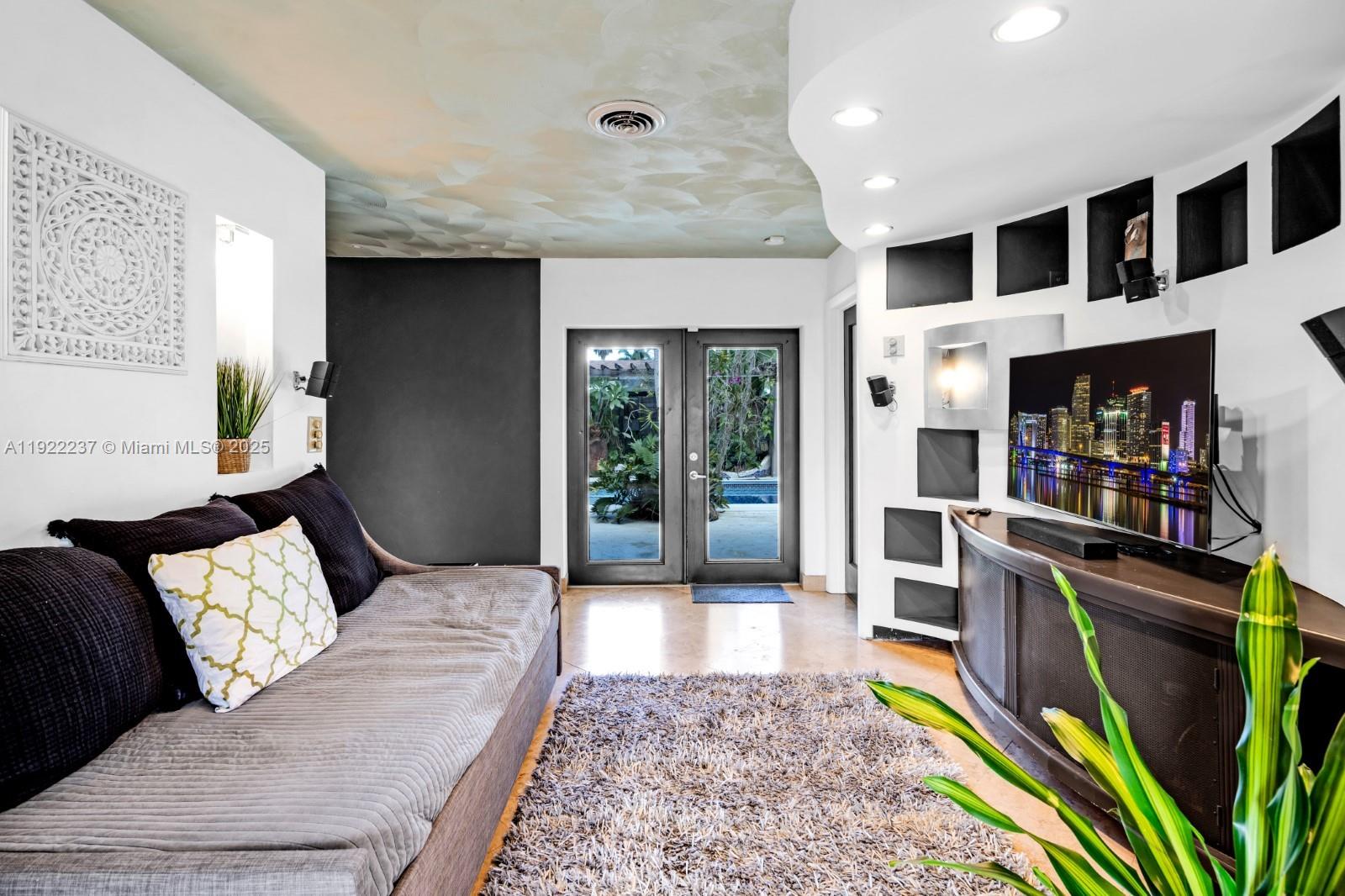 ROYAL PALM ACRES FIRST SE - Residential