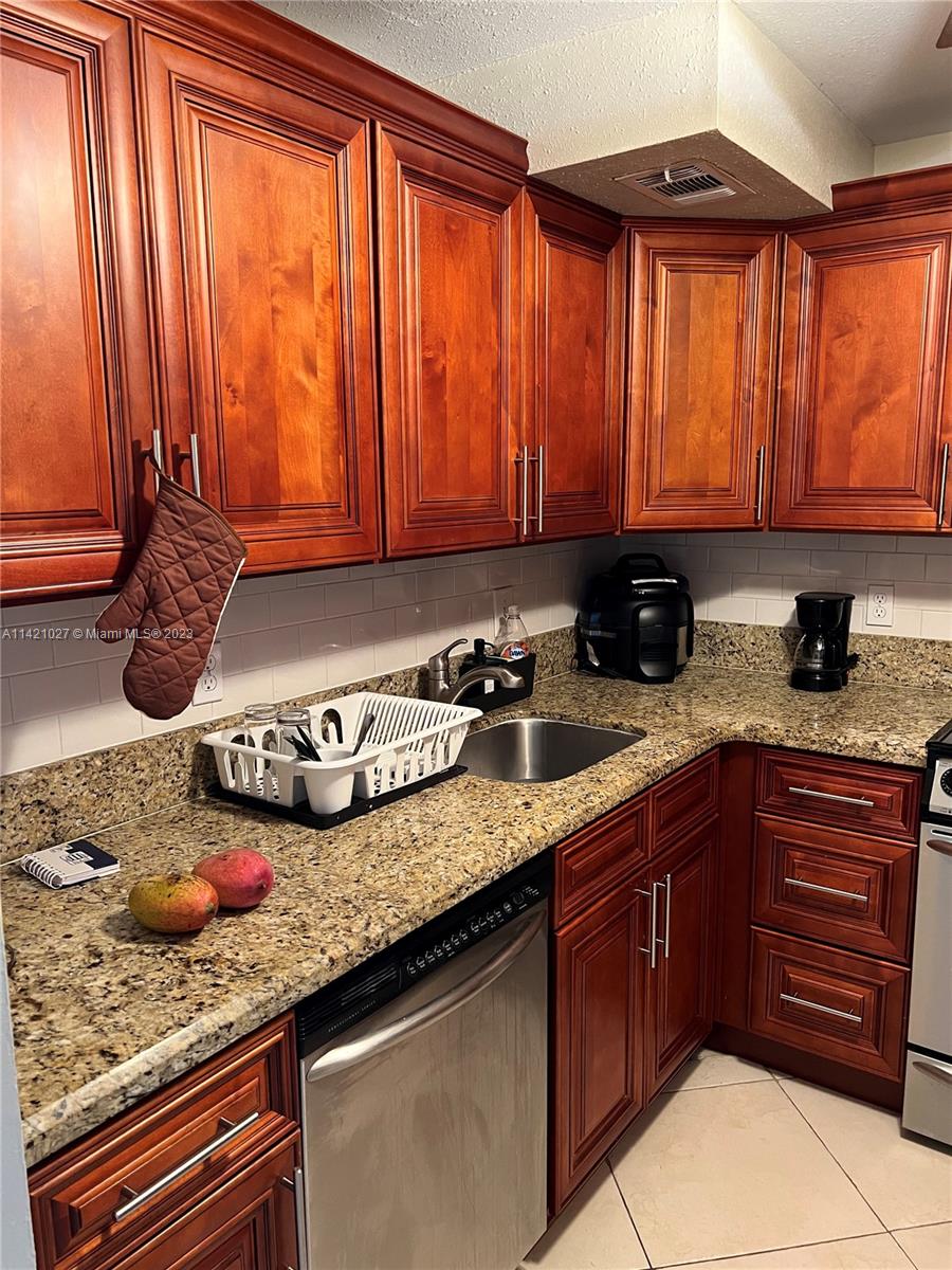 PLANTATION PLACE CONDO - Residential