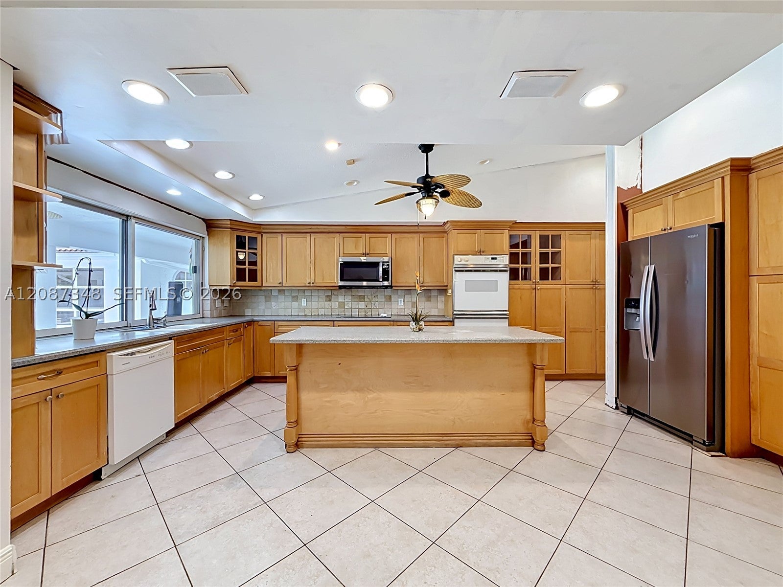7790 SW 91st Ave, Miami, FL, 33173/$1,675,000 3 7790 SW 91st Ave