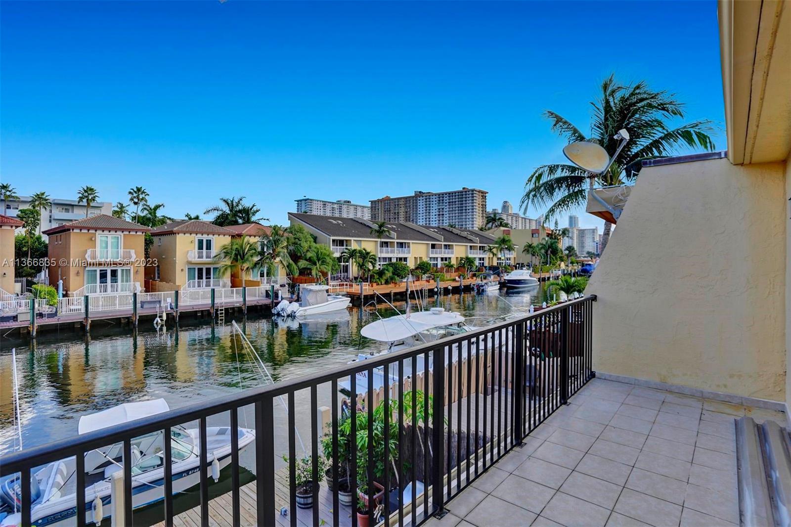 BEACH CLUB VILLAS - Residential