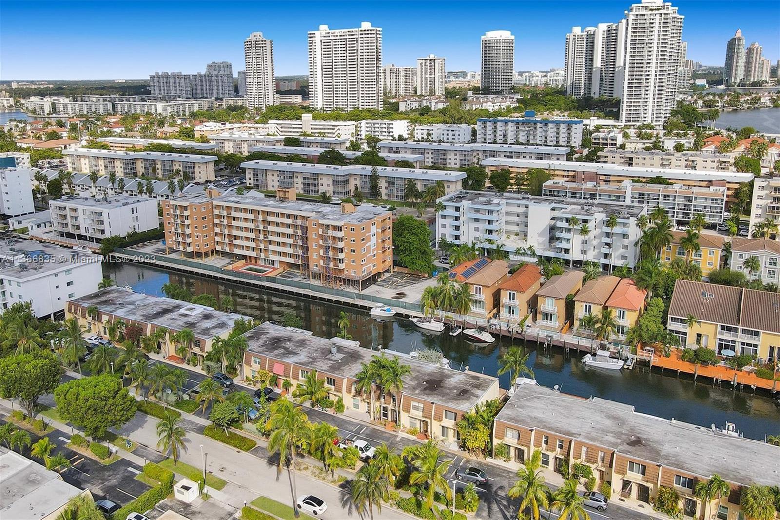 BEACH CLUB VILLAS - Residential