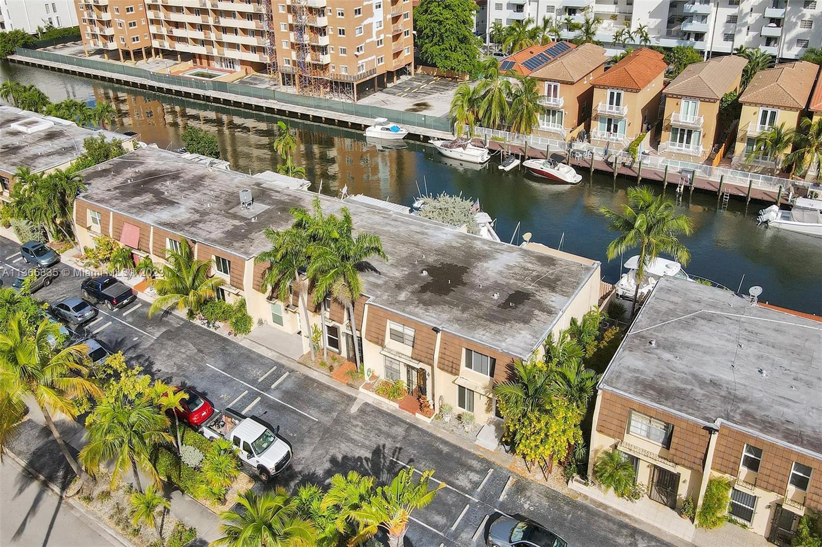 BEACH CLUB VILLAS - Residential