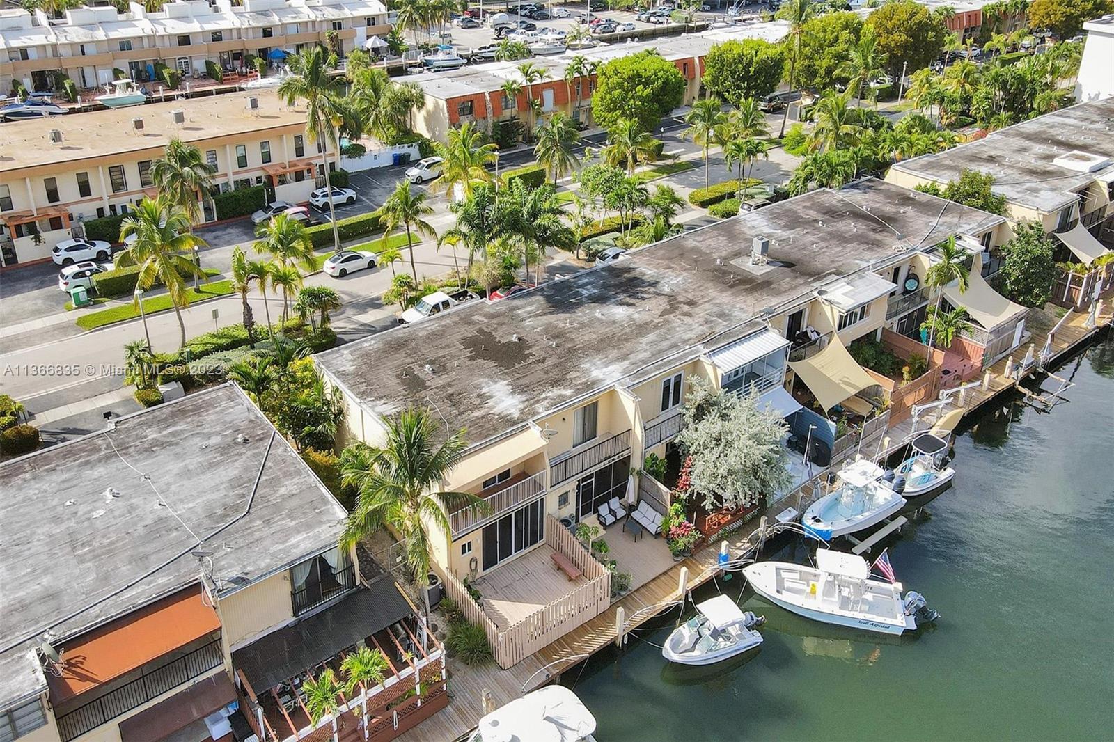 BEACH CLUB VILLAS - Residential