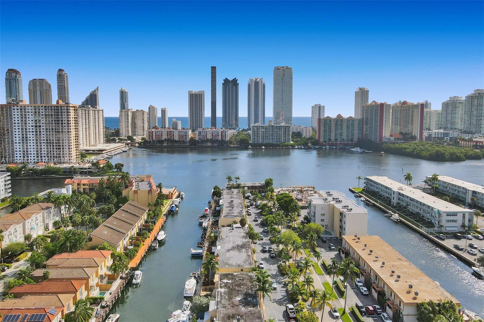 BEACH CLUB VILLAS - Residential