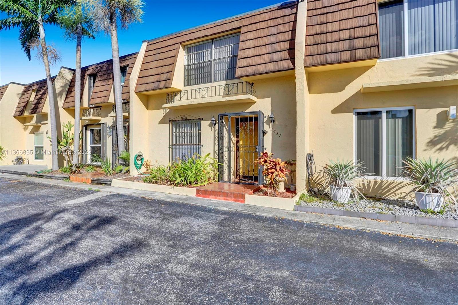 BEACH CLUB VILLAS - Residential