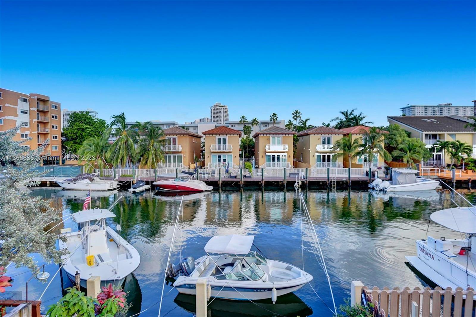 BEACH CLUB VILLAS - Residential