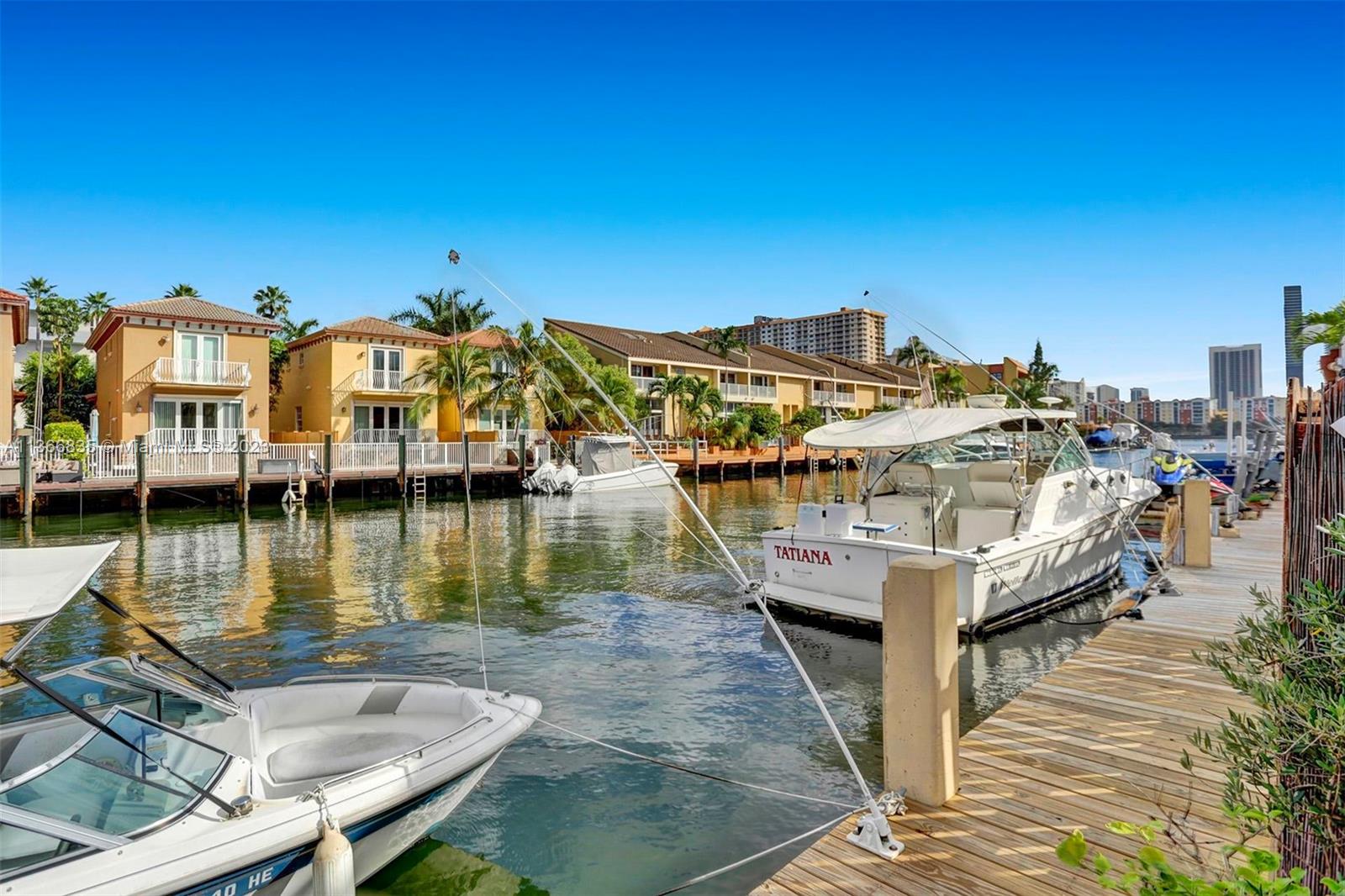 BEACH CLUB VILLAS - Residential