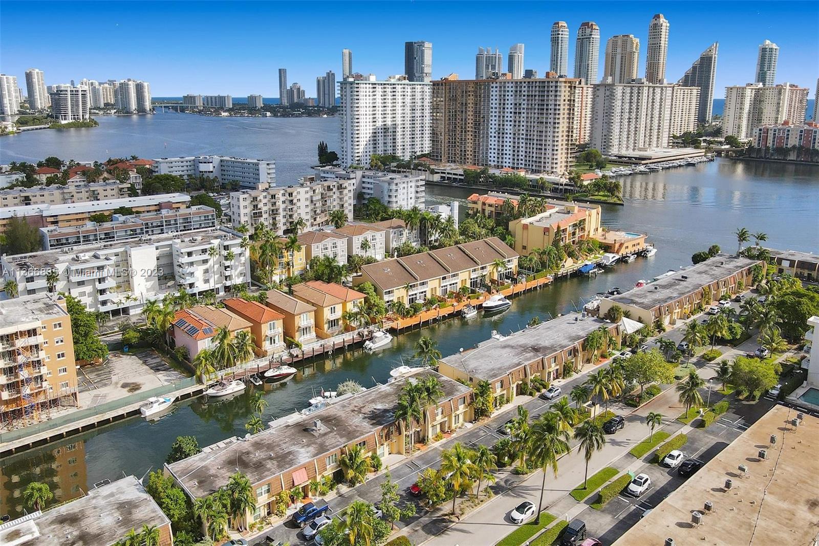 BEACH CLUB VILLAS - Residential