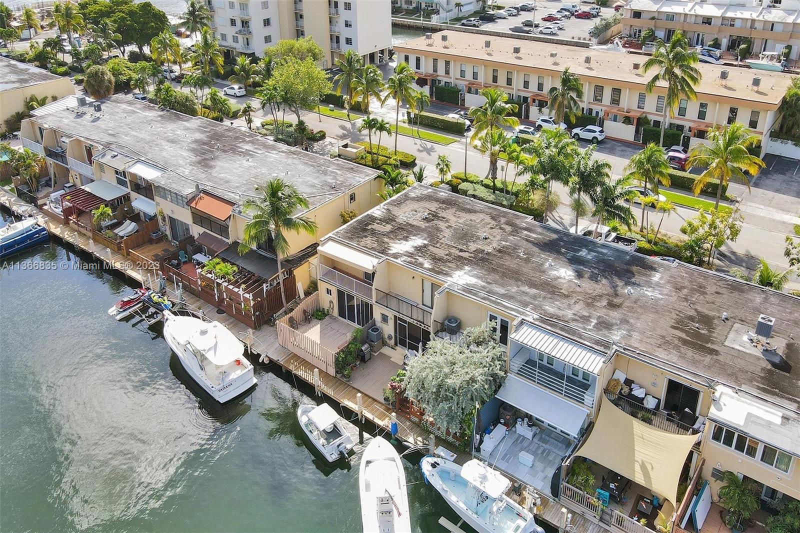 BEACH CLUB VILLAS - Residential