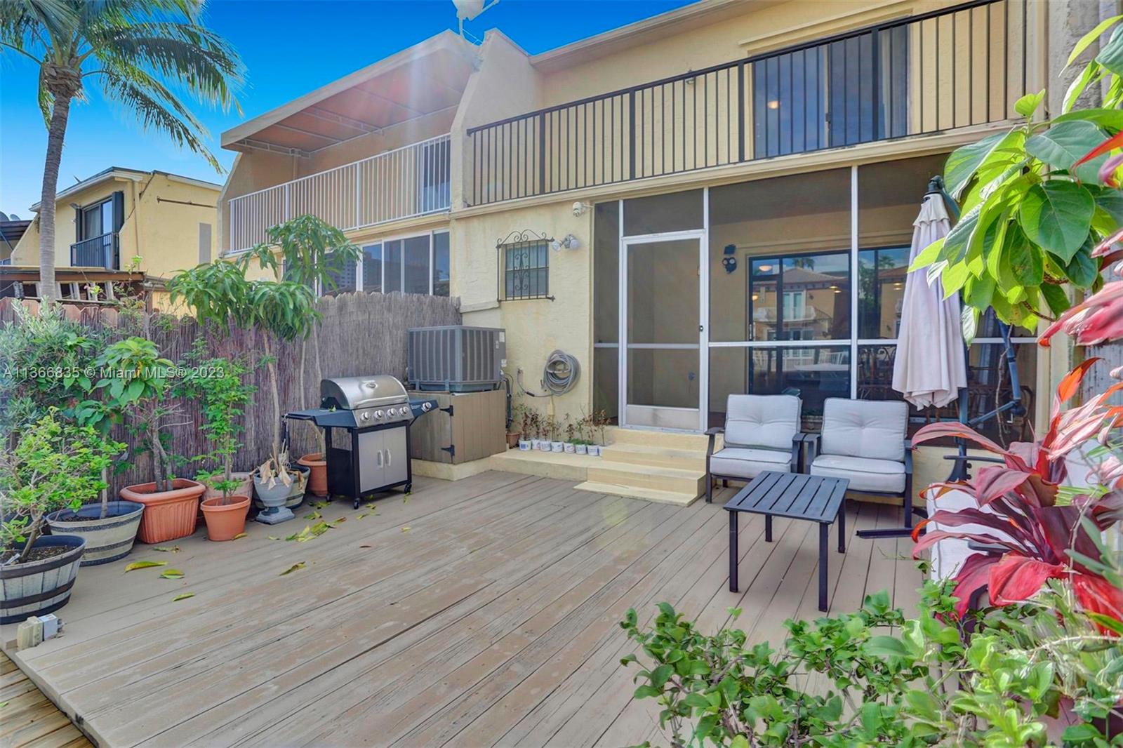 BEACH CLUB VILLAS - Residential