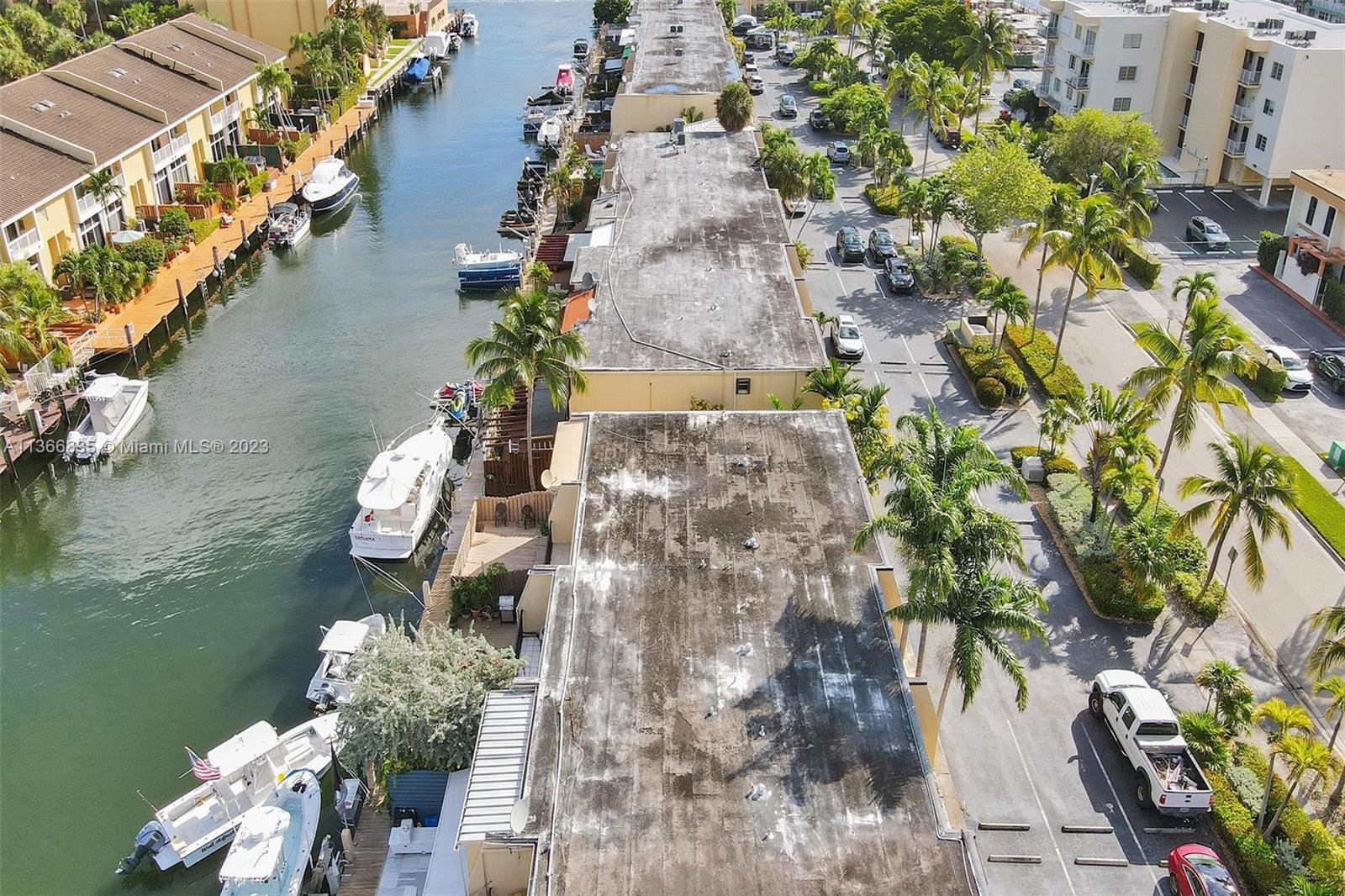 BEACH CLUB VILLAS - Residential