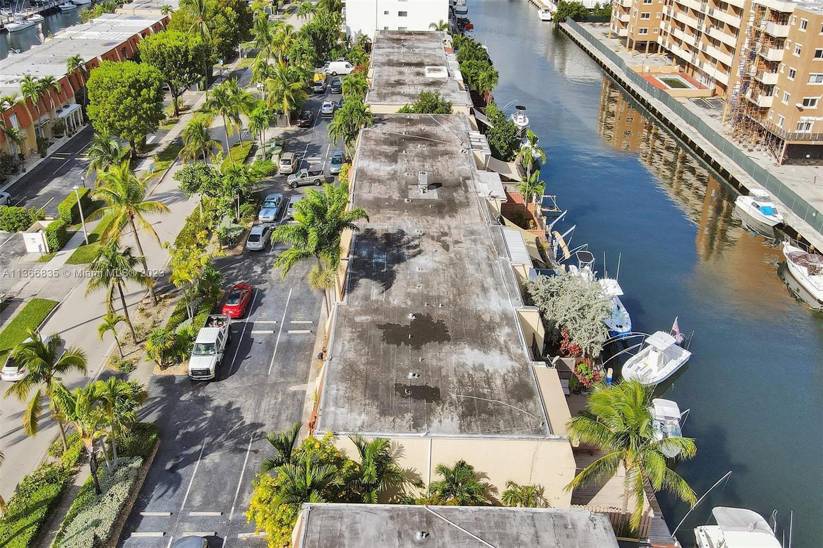 BEACH CLUB VILLAS - Residential