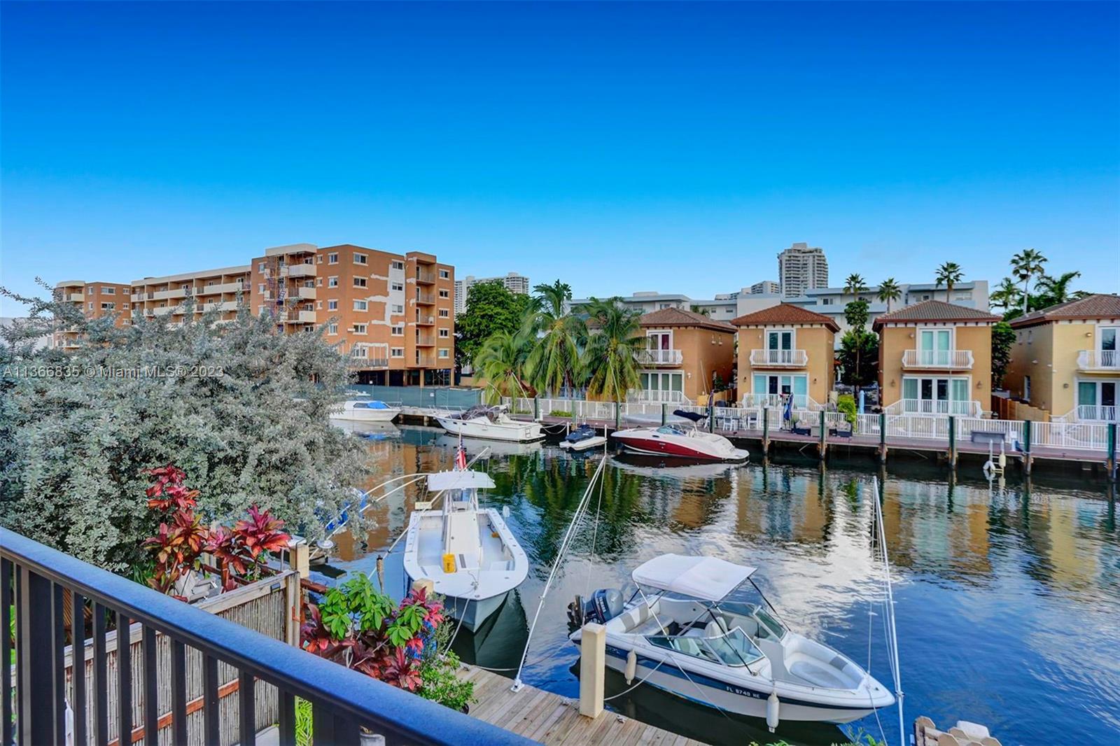 BEACH CLUB VILLAS - Residential