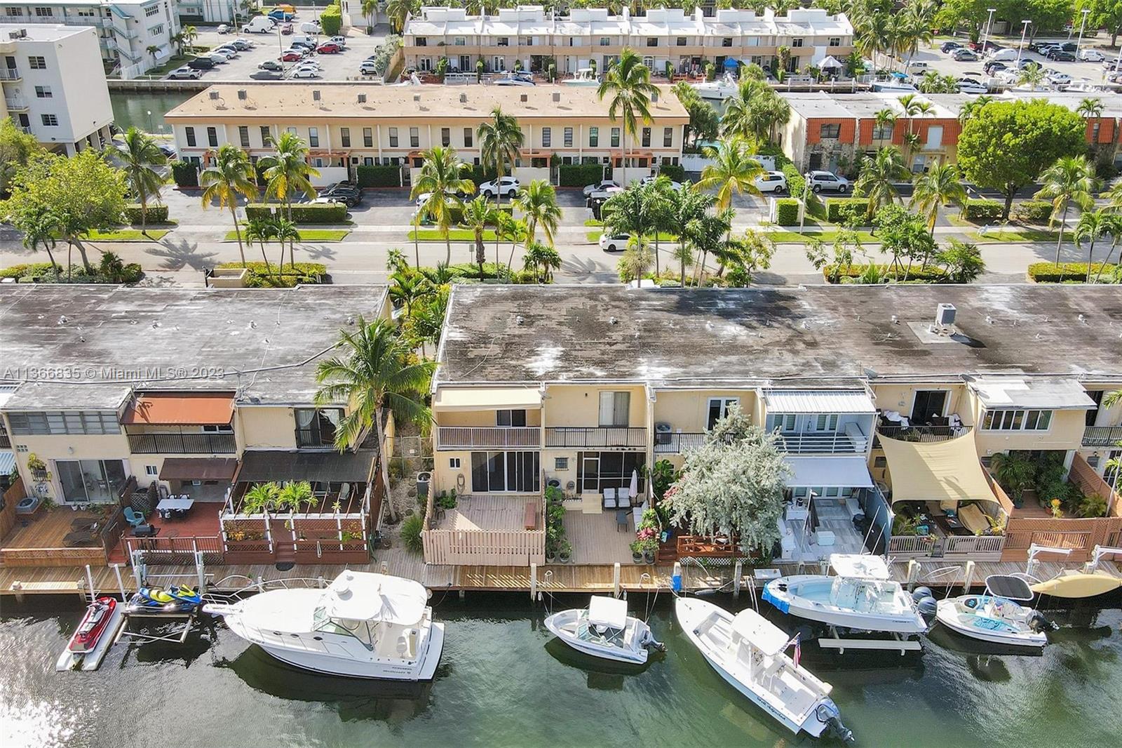 BEACH CLUB VILLAS - Residential