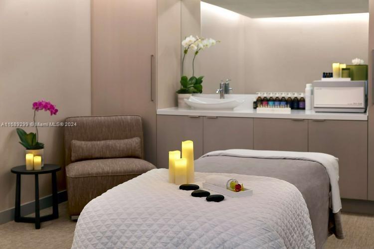 551 FLB CONDOMINIUM HOTEL - Residential