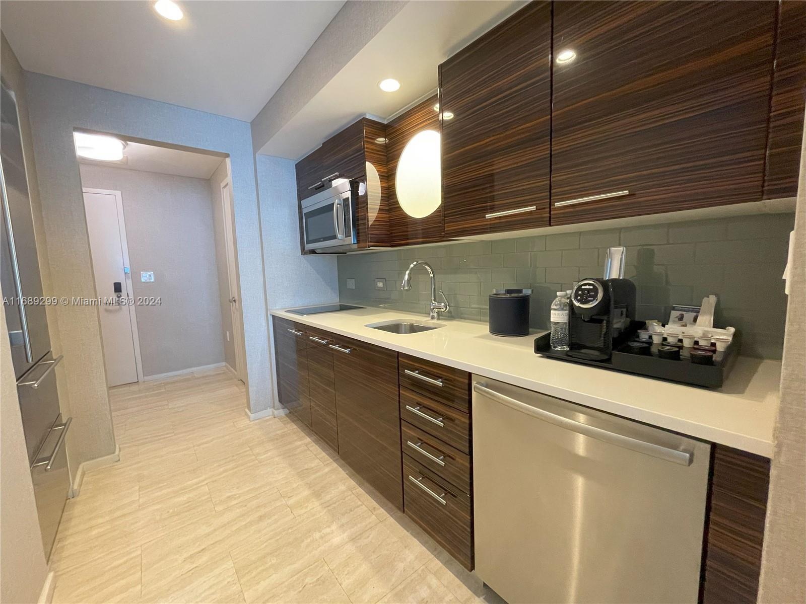551 FLB CONDOMINIUM HOTEL - Residential
