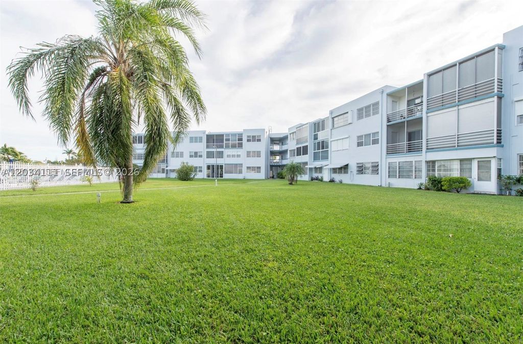 Photo of 2200 Park Ln #105, Hollywood, FL 33021 (MLS # A12034111)