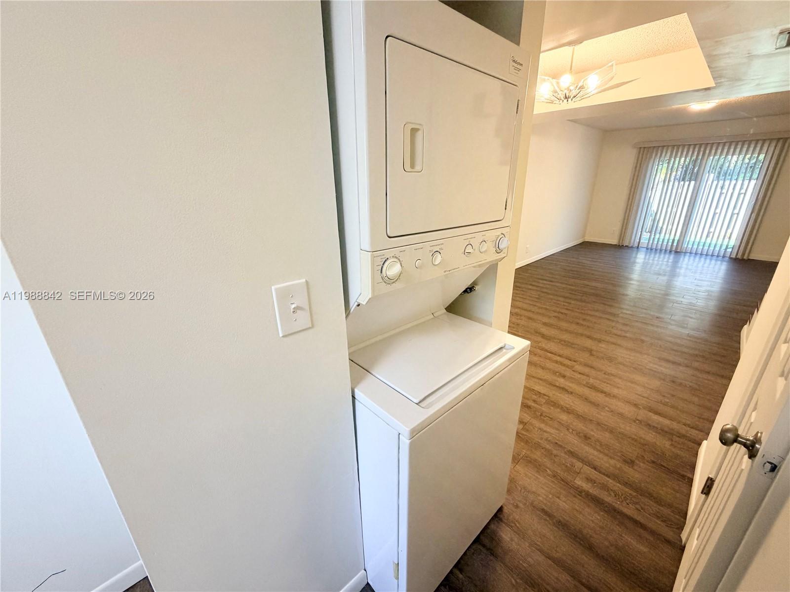 DAVIE HEIGHTS EXTENSION - Residential Lease