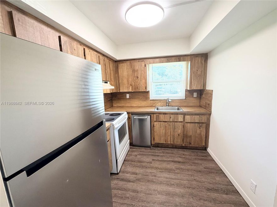 Very nice and spacious 2-bedroom, 1.5 bath, this two-story home, featuring tile floors and laminate throughout, an updated kitchen and bathroom, central A/C, and a convenient in-unit washer and dryer. Ideally located close to major roads Just minutes from the Hard Rock Casino, NSU, shopping, and dining.
Tenant is responsible for all the utilities (water-sewer-trash-electricity)
One pet allowed (no aggressive breeds) with a $250 non-refundable pet fee.
 Move-in requires first month's rent plus two months' security deposit.