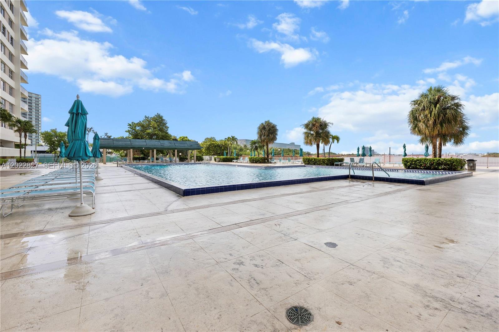 ARLEN HOUSE CONDO - Residential