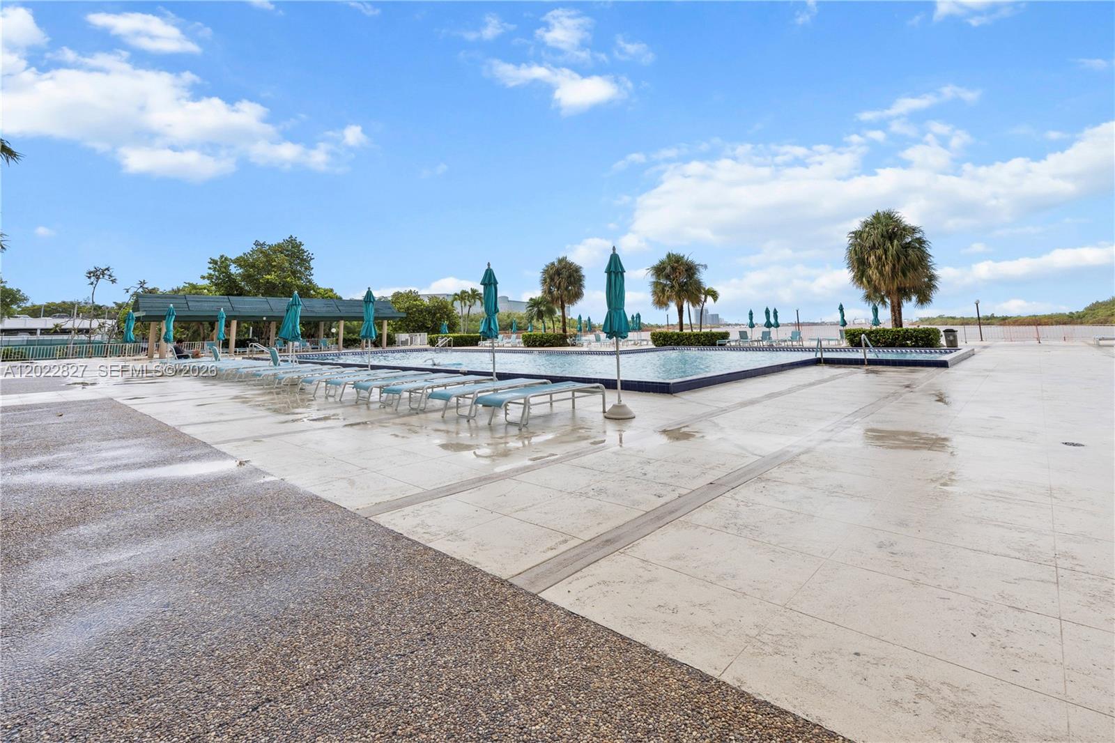 ARLEN HOUSE CONDO - Residential