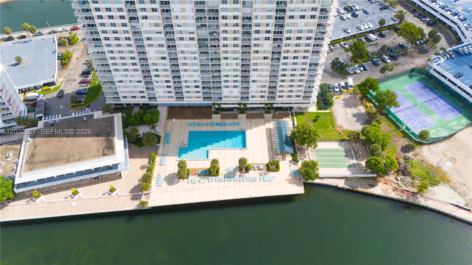 ARLEN HOUSE CONDO - Residential