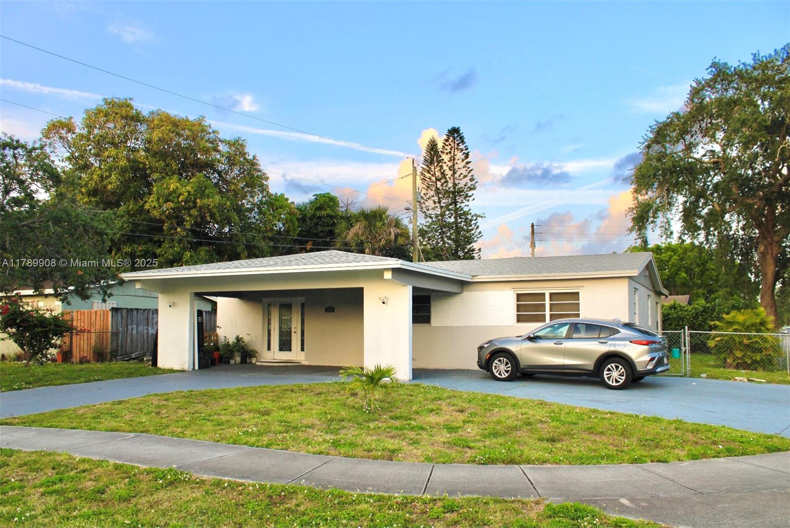 2000 Nw 29th Ter, Fort Lauderdale, Broward County, Florida - 3 Bedrooms  
1 Bathrooms - 