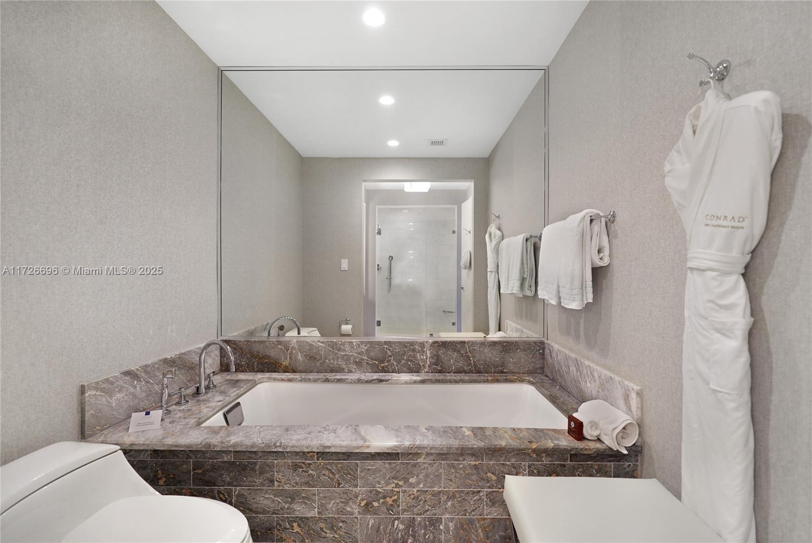 551 FLB CONDOMINIUM RESID - Residential