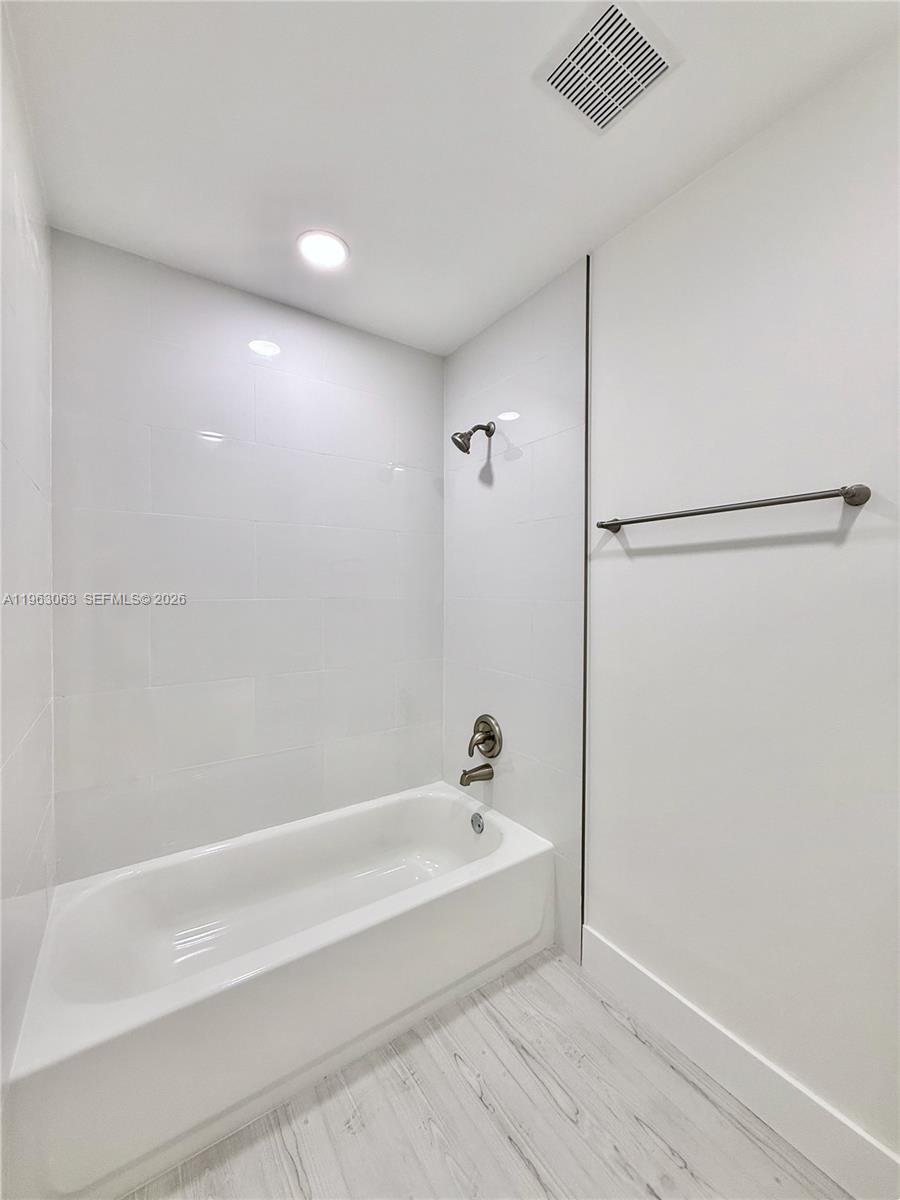 VILLAS OF AMBERWOOD CONDO - Residential