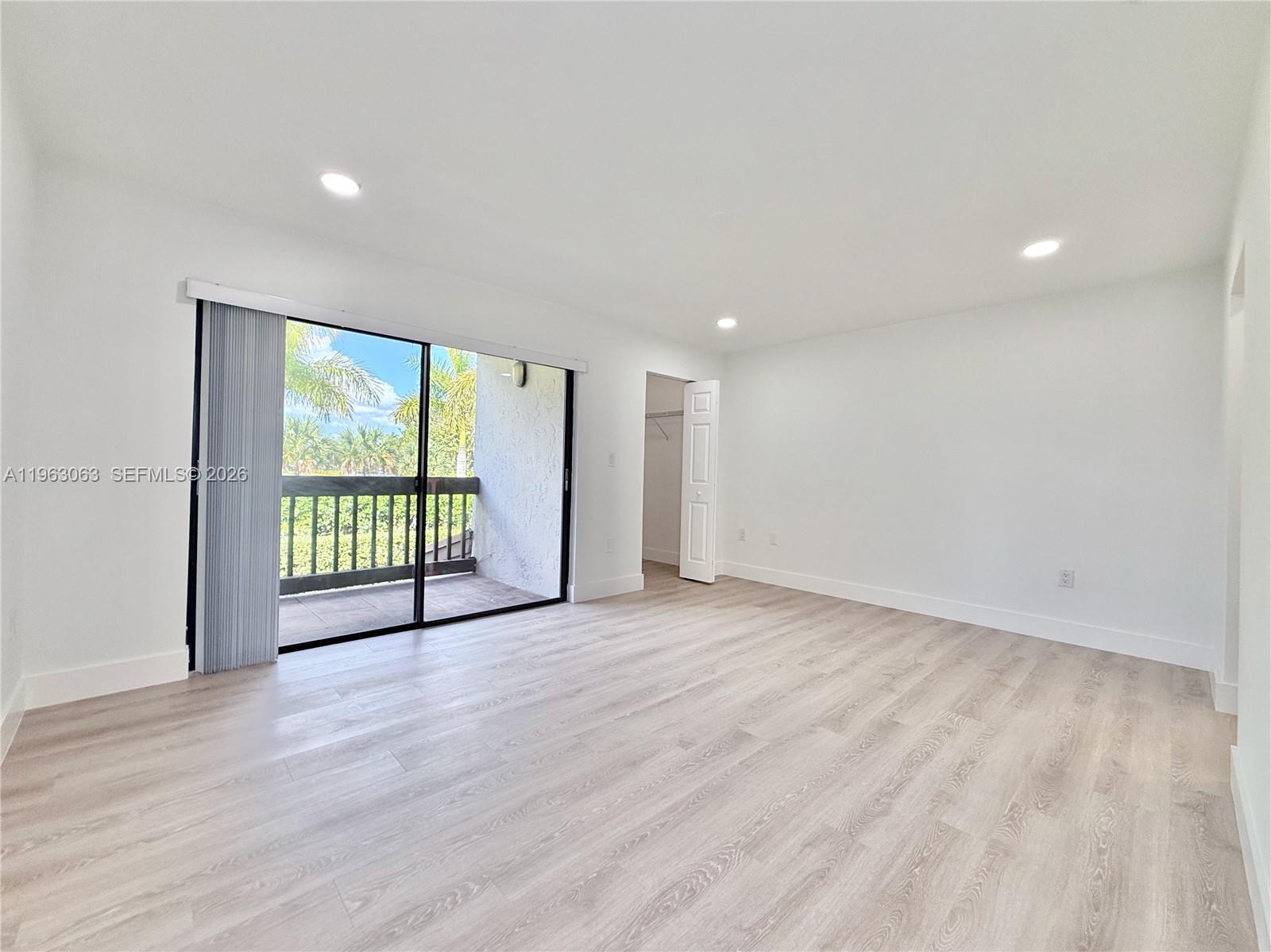 VILLAS OF AMBERWOOD CONDO - Residential