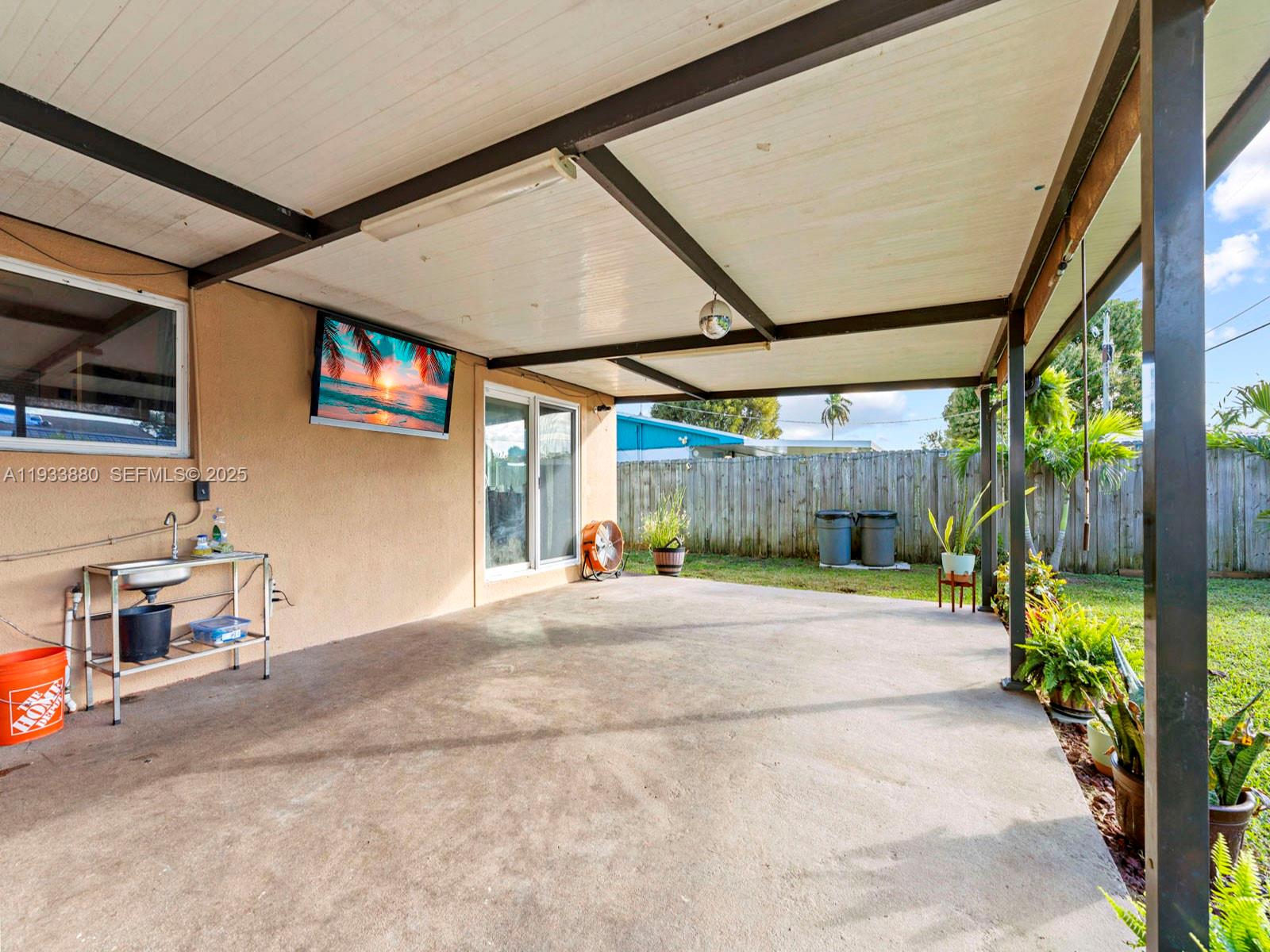 LAUREL MANOR - Residential