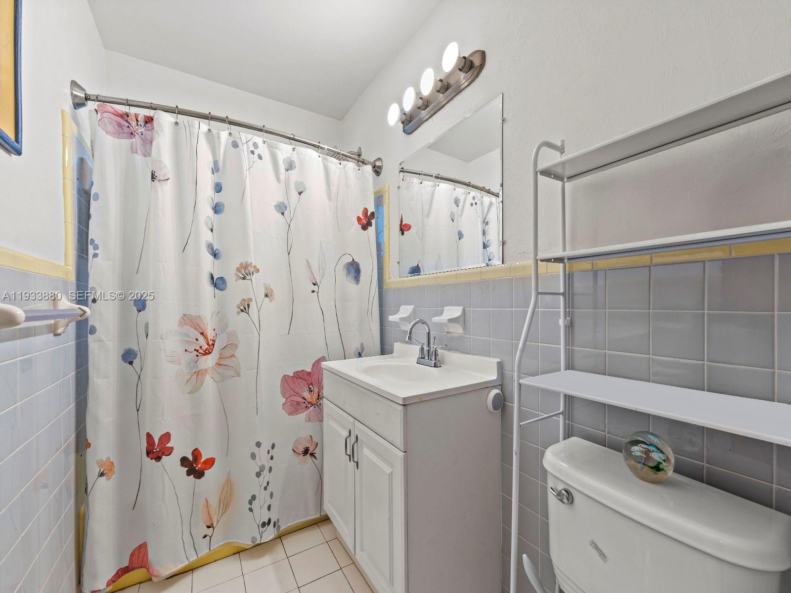 LAUREL MANOR - Residential