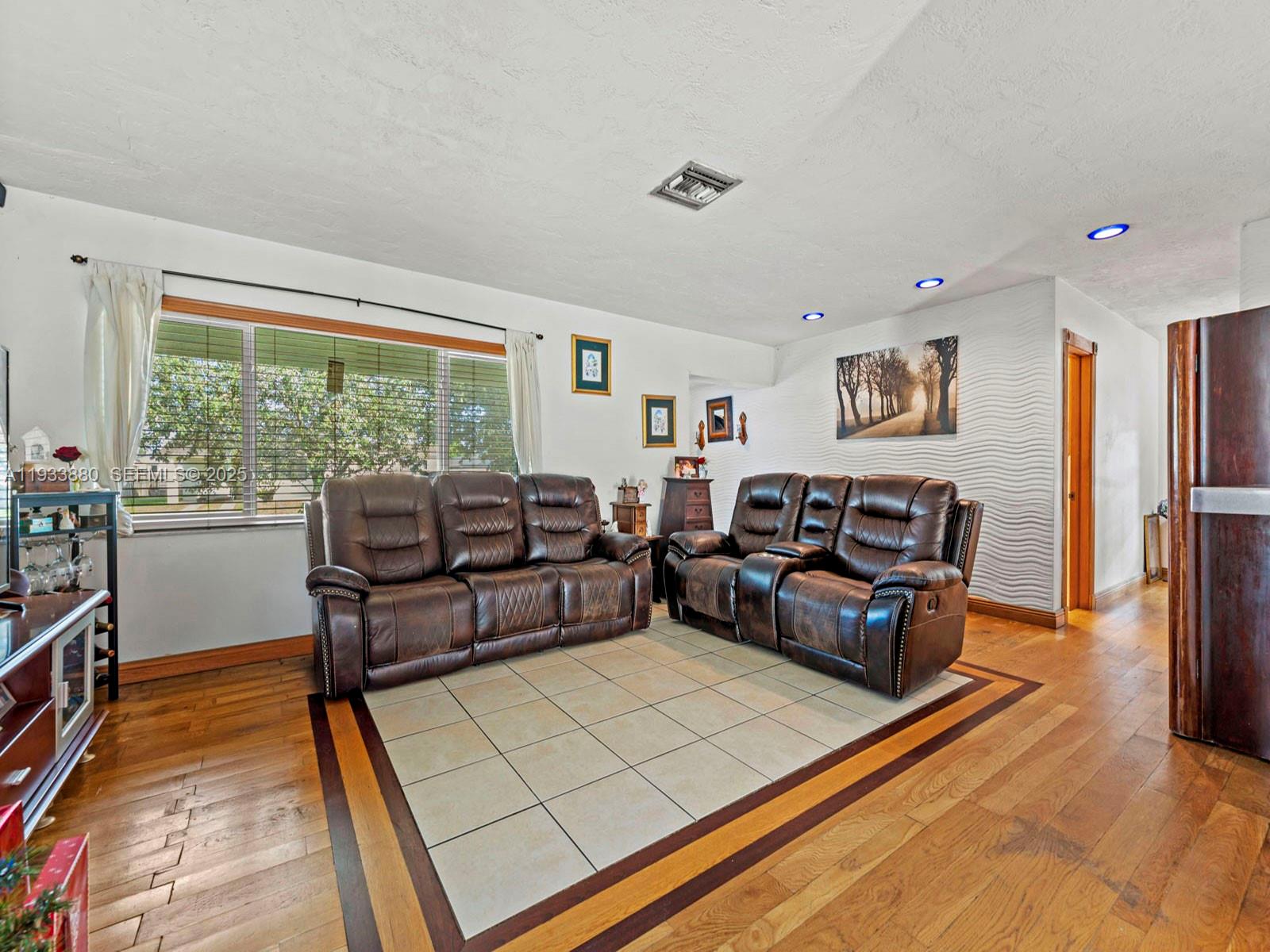 LAUREL MANOR - Residential