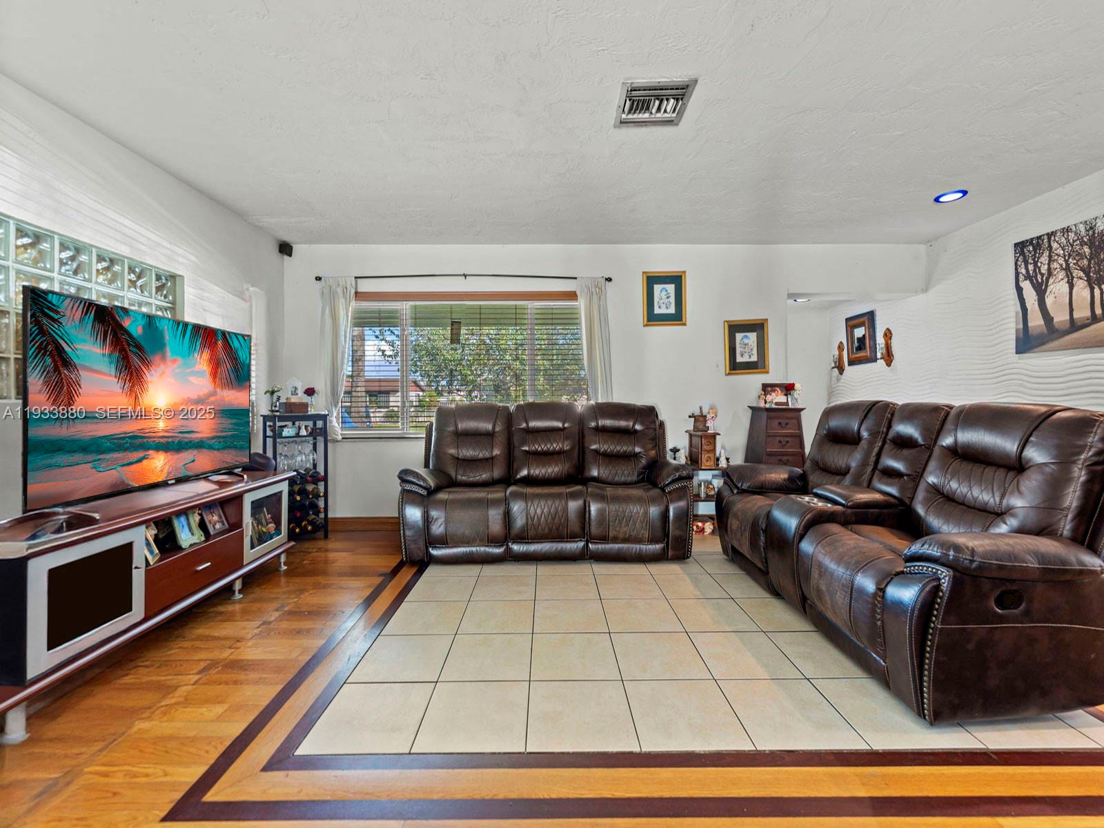 LAUREL MANOR - Residential