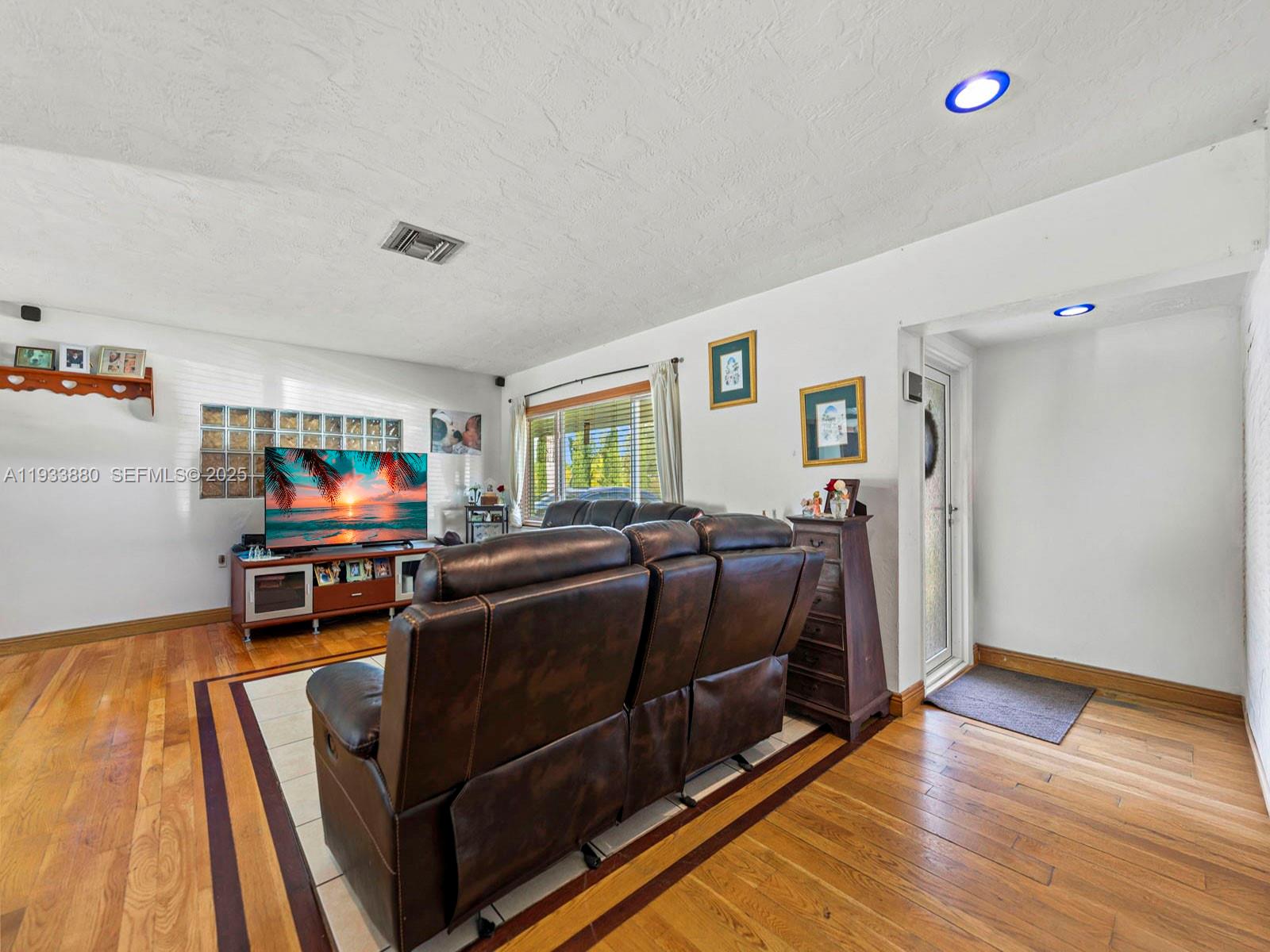 LAUREL MANOR - Residential