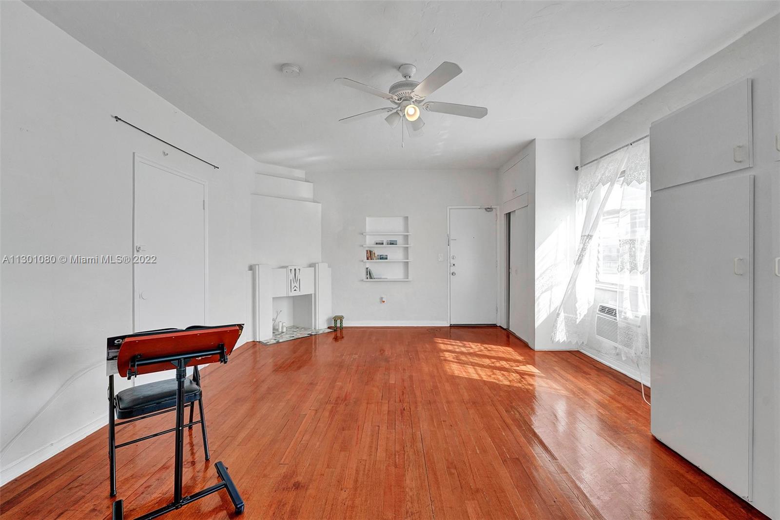 First floor studio in small secure building within steps from shopping, restaurants, public transportation and a short drive to the beaches. Parking and a large common garden area. Hardwood floors. Immediate approval and possession. Open House Saturday 11/12/22 from 11:30 to 1:30 pm
