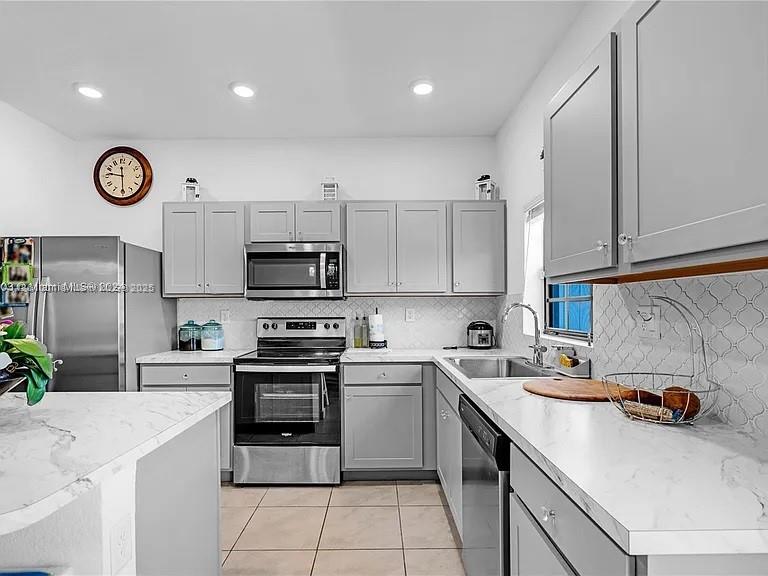 Welcome to this beautiful 2021-built townhouse in excellent condition! Featuring 3 bedrooms and 2.5 bathrooms, this upgraded home offers a bright, open layout with all bedrooms upstairs for added privacy. Enjoy a modern kitchen, comfortable living spaces, and the convenience of a 1-car garage. Perfectly located near US1, shopping, and dining, you’ll love the easy lifestyle this home provides. Move right in and enjoy a newer construction home that’s stylish, low-maintenance, and ready for you.