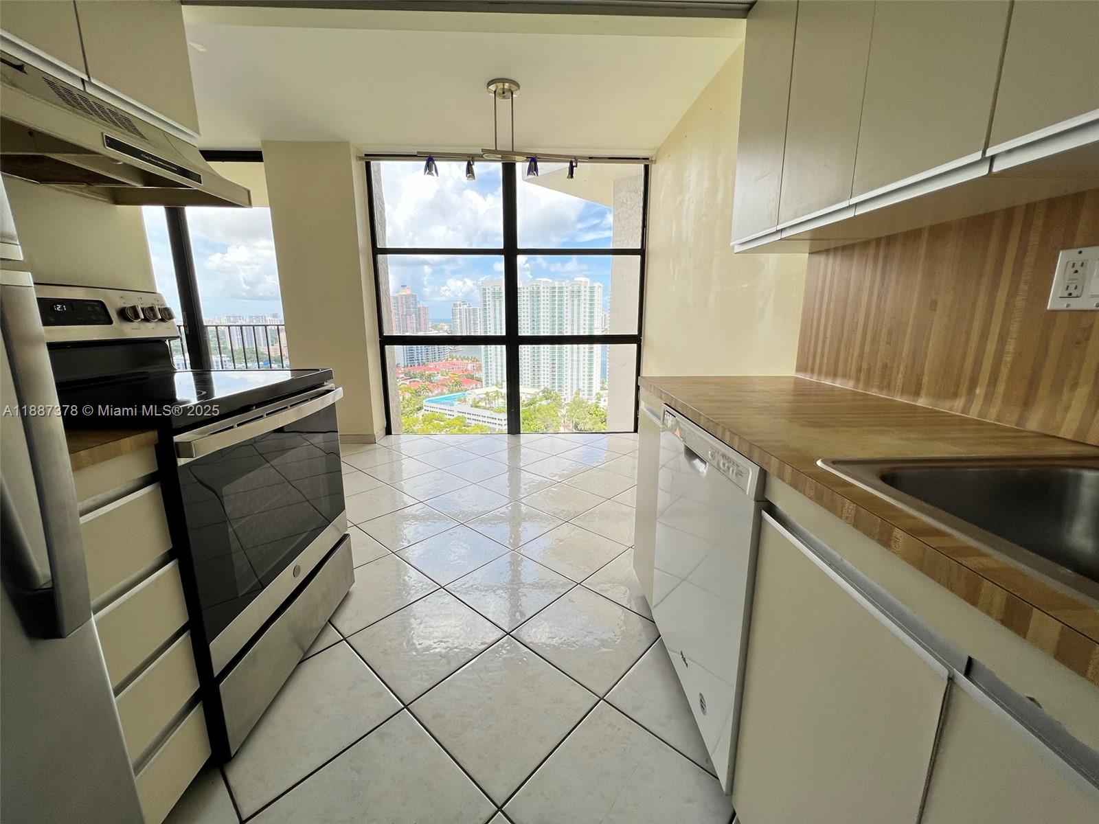 TOWER AT BISCAYNE COVE - Residential Lease