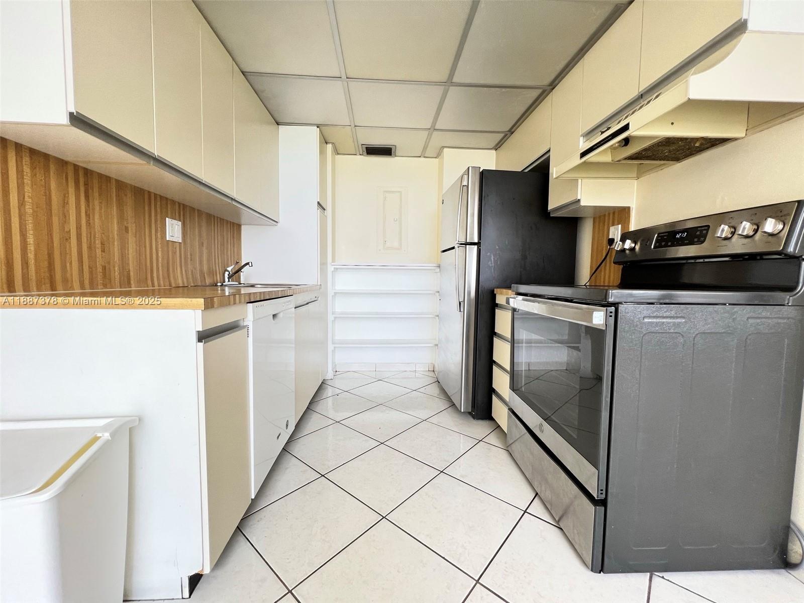 TOWER AT BISCAYNE COVE - Residential Lease