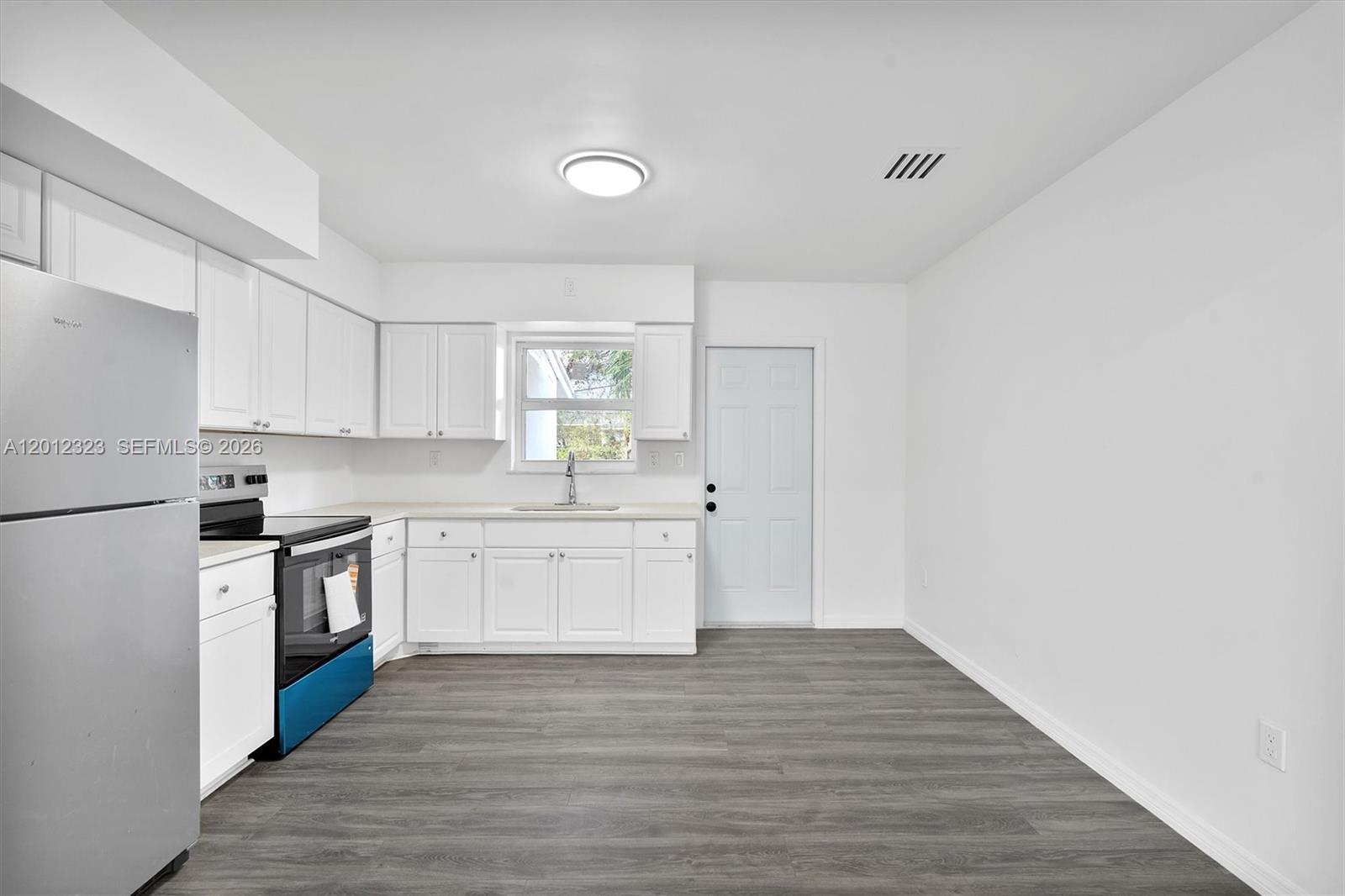 5TH ADDN TO LAWNDALE - Residential Lease
